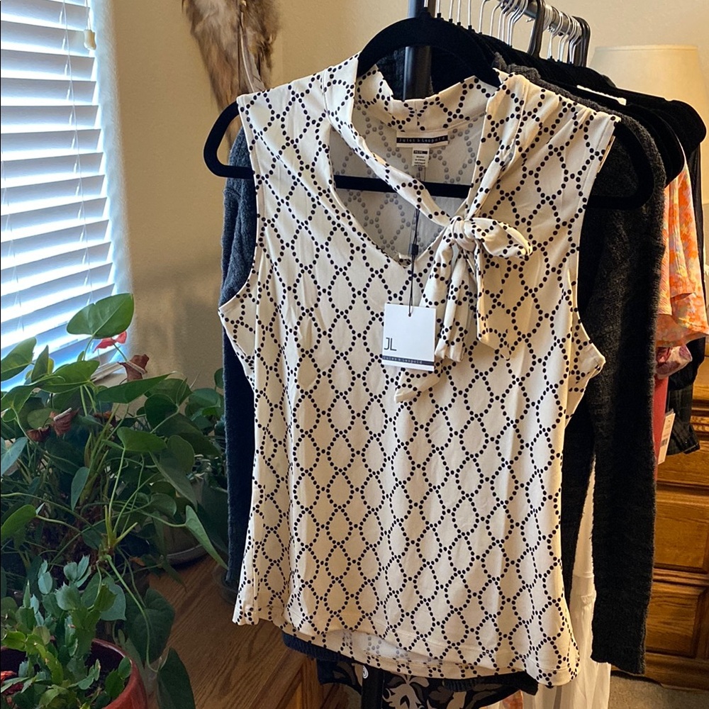Jules & Leopold-Elegant Cream and Black Women's Top